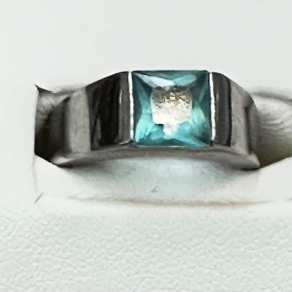 Silver Tone Ring w/Princess Cut Aqua Blue Stone. Vintage. - Picture 9 of 13